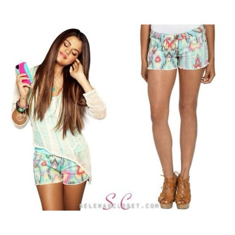 Arden B Multicolor Aztec Print Mid Rise Frayed Hem Denim Shorts - Size 12